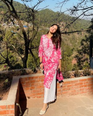 Kamya Ahlawat Instagram - A warm and sunny rendezvous with them cold hills. 🌞🌸