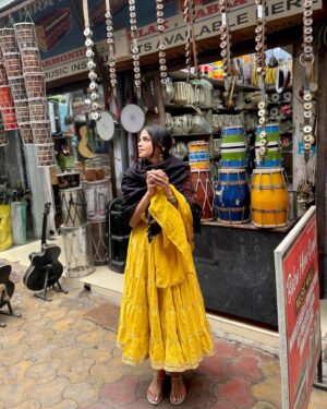 Kamya Ahlawat Instagram - Insert one Amrita Pritam poetry in here. 🌻