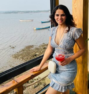 Kamya Ahlawat Instagram - panoramic sea views and goa-camole brunch’n. 🥑🏄🏻‍♀️