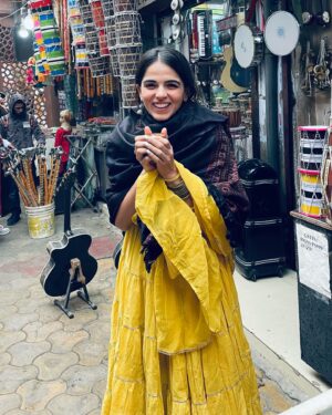 Kamya Ahlawat Instagram - Insert one Amrita Pritam poetry in here. 🌻