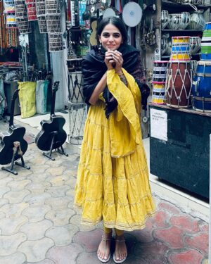 Kamya Ahlawat Instagram - Insert one Amrita Pritam poetry in here. 🌻