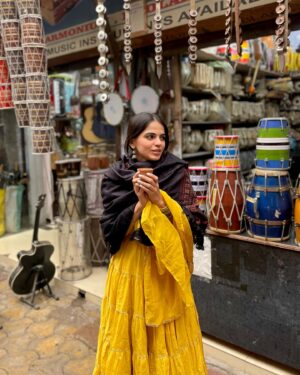 Kamya Ahlawat Instagram - Insert one Amrita Pritam poetry in here. 🌻