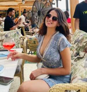 Kamya Ahlawat Instagram - panoramic sea views and goa-camole brunch’n. 🥑🏄🏻‍♀️