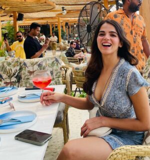 Kamya Ahlawat Instagram - panoramic sea views and goa-camole brunch’n. 🥑🏄🏻‍♀️