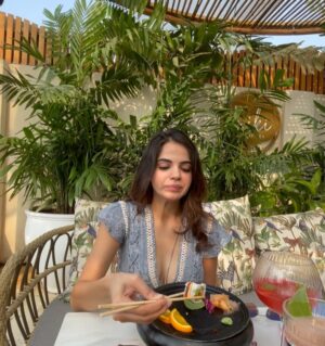 Kamya Ahlawat Instagram - panoramic sea views and goa-camole brunch’n. 🥑🏄🏻‍♀️