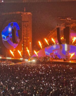 Kanchi Kaul Instagram - Attending Coldplay for the second time… but THIS!!! ✨💫 The stadium, the music, a hundred and fifty thousand voices united in song and love … the VIBE … the energy —absolutely magical. 🌟 We got fixed, the lights guided us home, but sharing this surreal experience with MY UNIVERSE 🌎 my  not-so-littles , made it euphoric, overwhelming, and truly one of the best days of our lives. ❤️💙 YES !  The core memory had to be made with them ❤️‍🔥
And Im so Proud that the most unforgettable concert of my life happened right here in INDIA! 🇮🇳 A place that somehow always felt a bit underwhelming for moments like this—until last night. 🌌 THE STADIUM!!! Mammoth !! No words can ever capture the beauty of what just unfolded, the sheer magic of it all. This night will live in our souls forever 🌟❤️✨ . Coldplay, you were everything! 🎶✨💖 26.01.2025 Ahmedabad.  #coldplaycorememory #theadventuresofAI #musicofthespheres #coldplayindia #skyfullofstars #myuniverse #republicday