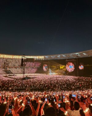 Kanchi Kaul Instagram - Attending Coldplay for the second time… but THIS!!! ✨💫 The stadium, the music, a hundred and fifty thousand voices united in song and love … the VIBE … the energy —absolutely magical. 🌟 We got fixed, the lights guided us home, but sharing this surreal experience with MY UNIVERSE 🌎 my  not-so-littles , made it euphoric, overwhelming, and truly one of the best days of our lives. ❤️💙 YES !  The core memory had to be made with them ❤️‍🔥
And Im so Proud that the most unforgettable concert of my life happened right here in INDIA! 🇮🇳 A place that somehow always felt a bit underwhelming for moments like this—until last night. 🌌 THE STADIUM!!! Mammoth !! No words can ever capture the beauty of what just unfolded, the sheer magic of it all. This night will live in our souls forever 🌟❤️✨ . Coldplay, you were everything! 🎶✨💖 26.01.2025 Ahmedabad.  #coldplaycorememory #theadventuresofAI #musicofthespheres #coldplayindia #skyfullofstars #myuniverse #republicday