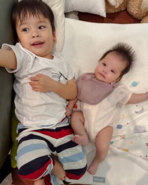 Kaneungnij Jaksamittanon Instagram - My valentine My better half 
ขอบคุณที่เป็นสามีที่ดี เป็นพ่อที่ดีของลูกทั้งสองคน เป็นคนช่วยคิด ช่วยดูแลลูกแบบสุดๆ ตั้งแต่มีลูกภาพคู่เรา2คนก็แทบจะไม่มี 555 มีแต่ภาพเรา2คนที่มาจากฝีมือเจ้าลูกชาย นอกนั้นภาพหมู่ ภาพแยกทั้งนั้น love you นะคะ