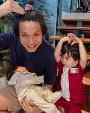 Kaneungnij Jaksamittanon Instagram - My valentine My better half 
ขอบคุณที่เป็นสามีที่ดี เป็นพ่อที่ดีของลูกทั้งสองคน เป็นคนช่วยคิด ช่วยดูแลลูกแบบสุดๆ ตั้งแต่มีลูกภาพคู่เรา2คนก็แทบจะไม่มี 555 มีแต่ภาพเรา2คนที่มาจากฝีมือเจ้าลูกชาย นอกนั้นภาพหมู่ ภาพแยกทั้งนั้น love you นะคะ
