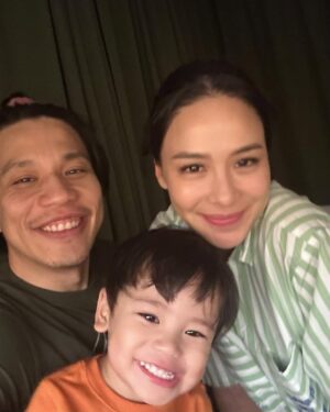 Kaneungnij Jaksamittanon Instagram - My valentine My better half 
ขอบคุณที่เป็นสามีที่ดี เป็นพ่อที่ดีของลูกทั้งสองคน เป็นคนช่วยคิด ช่วยดูแลลูกแบบสุดๆ ตั้งแต่มีลูกภาพคู่เรา2คนก็แทบจะไม่มี 555 มีแต่ภาพเรา2คนที่มาจากฝีมือเจ้าลูกชาย นอกนั้นภาพหมู่ ภาพแยกทั้งนั้น love you นะคะ