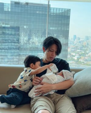 Kaneungnij Jaksamittanon Instagram - My valentine My better half 
ขอบคุณที่เป็นสามีที่ดี เป็นพ่อที่ดีของลูกทั้งสองคน เป็นคนช่วยคิด ช่วยดูแลลูกแบบสุดๆ ตั้งแต่มีลูกภาพคู่เรา2คนก็แทบจะไม่มี 555 มีแต่ภาพเรา2คนที่มาจากฝีมือเจ้าลูกชาย นอกนั้นภาพหมู่ ภาพแยกทั้งนั้น love you นะคะ