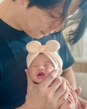 Kaneungnij Jaksamittanon Instagram - My valentine My better half 
ขอบคุณที่เป็นสามีที่ดี เป็นพ่อที่ดีของลูกทั้งสองคน เป็นคนช่วยคิด ช่วยดูแลลูกแบบสุดๆ ตั้งแต่มีลูกภาพคู่เรา2คนก็แทบจะไม่มี 555 มีแต่ภาพเรา2คนที่มาจากฝีมือเจ้าลูกชาย นอกนั้นภาพหมู่ ภาพแยกทั้งนั้น love you นะคะ