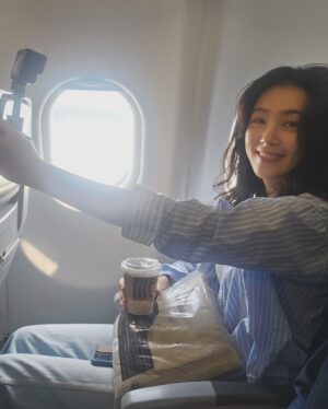 Kang Ji-young Instagram - 퍽 더웠던 여름을 보내고.