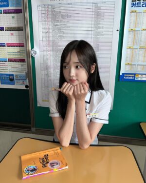 Kang Na-eon Instagram - 아싸 지은이와 가언고 인싸 of 인싸들.. 🥹
11/18 부터 @netflixkr 에서도 만나요🏫💙