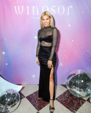 Kara Royster Instagram - It’s written in the stars with @windsorstore ✨ Thank you for a beautiful night!