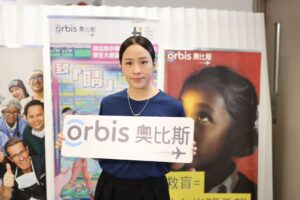 Karena Lam Kar-Yan Instagram - 【奧比斯學生大使運動2024-25】開展第一波🔥 
 
奧比斯中學活動「學生大使運動」2024-25有超過60隊來自50間唔同學校嘅同學參加😆！今日我哋順利舉行咗第一波聯校活動 —「與奧比斯對話」交流會✨。
我哋邀請咗青年成長伙伴 #協成行發展有限公司 董事總經理方文雄先生，銅紫荊星章，太平紳士，為今屆所有同學打氣。會上仲有奧比斯光明大使 @karenalamkayan ，同埋啱啱去完海外救盲之旅嘅學生大使Edith同Oscar，一齊喺台上分享奧比斯偏遠醫療工作嘅所見所聞😲！
打氣儀式進行之後，過百位奧比斯學生大使走入牛棚藝術村進行City Hunt定向挑戰🧠🏋️‍♂️！ 
 
挑戰第一步☝🏻
跳出舒適圈，互相交流認識，擴闊社交圈子⭕️
挑戰第二步✌🏻
互相補足，發揮團隊合作精神✨，協力完成各項障礙挑戰💪🏻 
 
見到大家係短短嘅時間入面唔單止玩得好投入，仲玩到唔捨得走，真係好開心🤣！
衷心感謝青年成長伙伴 #協成行發展有限公司 嘅鼎力支持, 貢獻力量助學生成長及發展，讓他們可以創造屬於自己嘅「睛」彩未來！

嚟緊1月份，奧比斯好快就會喺 #香港城市大學 舉行第二波聯校黑暗體驗，屆時希望同學們一樣全情投入🏋️‍♂️💃🧠! 奧比斯「學生大使運動」世一‼️ 奧比斯亦將舉行更多「睛」彩 嘅 校園護眼活動，敬請期待🔥❤️ 。
 
#奧比斯 #青年成長伙伴 #協成行發展有限公司 | @livingaestheticshk #學生大使運動 #課外活動 #海外救盲 #中學
