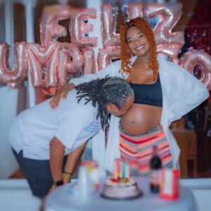 Karent Hinestroza Instagram - La vida recientemente. 🌻

[Memorias de los cumple🎉] 

Gente amada; familia, gracias.❤️ 

1. Amado mío 
2. Hermanas mías 
3. Manitas 
4. Mamá 
5. Mamás 
6. Papás 
7. Papá
8. Esposo
9. Hermanxs 
10. Mis dos bebés

📷: @hairfer2010

#life #happylife #gratefulforyouall #mifamilia #gracias #newjourney #karenthinestroza