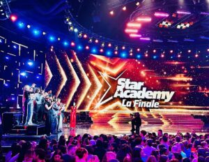Karima Charni Instagram - ✨ Il était une fin ✨

Merci à tous pour votre fidélité à la Star Academy!
Merci pour vos messages, vos sourires sur les primes ou encore les pancartes à nos retours au château 💐💕

Merci à chacune des personnes qui travaillent sur cette émission, aux incroyables humains qui forment le corps professoral, des cadreurs aux rédacteurs, du digital à la communication, les monteurs, les scripts, les producteurs, les assistants real, les réalisateurs, les éclairagistes, mon équipe HMC, les danseurs, aux coord les fées…nous sommes si nombreux mais un grand merci à chacun d entre vous, vous faites cette émission ✨🫶🏽

À ceux qui ont vécu leurs rêves sous nos yeux: vous 15 @marinedmusique @ebonyqueensheba @francklenar @cha_doree26 @ulyssesaragasmusic @margueritecommelafleur_ @maureenvltt @maia_wojcik @sweetjuliemusic @masseobnt @emmaaamusic__ @noah_bsnr @db.toto @whozpaulmiles @maylis_rd : vous avoir vu grandir pendant 3 mois et demi, vous épanouir et vous envoler fut un privilège. Merci pour votre confiance, pour les rires et aussi aux moments plus difficiles qui ont forgé notre complicité. Et aussi d’avoir rendu hommage à mon ami Gregory…❤️❤️❤️

La star academy n est pas une finalité mais une étape dans votre vie et vous avez tous, tous marqué l histoire de ce château. Maintenant à votre tour d écrire la suite et de nous offrir à nous le public ce pour quoi nous vous avons tant soutenu : du spectacle et de la musique, votre musique! 

Merci à toutes les équipes d @endemolfr @tf1 et @dmls_tv pour leur confiance ✨Quel plaisir de travailler à vos côtés. 

Merci @nikosaliagas pour…tu sais 💙

À ma sœur et agent qui a vécu cette saison intense à mes côtés @hediacharni merci 🫶🏽

Avec toute mon affection,

Karima
