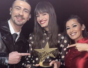Karima Charni Instagram - ✨ Il était une fin ✨

Merci à tous pour votre fidélité à la Star Academy!
Merci pour vos messages, vos sourires sur les primes ou encore les pancartes à nos retours au château 💐💕

Merci à chacune des personnes qui travaillent sur cette émission, aux incroyables humains qui forment le corps professoral, des cadreurs aux rédacteurs, du digital à la communication, les monteurs, les scripts, les producteurs, les assistants real, les réalisateurs, les éclairagistes, mon équipe HMC, les danseurs, aux coord les fées…nous sommes si nombreux mais un grand merci à chacun d entre vous, vous faites cette émission ✨🫶🏽

À ceux qui ont vécu leurs rêves sous nos yeux: vous 15 @marinedmusique @ebonyqueensheba @francklenar @cha_doree26 @ulyssesaragasmusic @margueritecommelafleur_ @maureenvltt @maia_wojcik @sweetjuliemusic @masseobnt @emmaaamusic__ @noah_bsnr @db.toto @whozpaulmiles @maylis_rd : vous avoir vu grandir pendant 3 mois et demi, vous épanouir et vous envoler fut un privilège. Merci pour votre confiance, pour les rires et aussi aux moments plus difficiles qui ont forgé notre complicité. Et aussi d’avoir rendu hommage à mon ami Gregory…❤️❤️❤️

La star academy n est pas une finalité mais une étape dans votre vie et vous avez tous, tous marqué l histoire de ce château. Maintenant à votre tour d écrire la suite et de nous offrir à nous le public ce pour quoi nous vous avons tant soutenu : du spectacle et de la musique, votre musique! 

Merci à toutes les équipes d @endemolfr @tf1 et @dmls_tv pour leur confiance ✨Quel plaisir de travailler à vos côtés. 

Merci @nikosaliagas pour…tu sais 💙

À ma sœur et agent qui a vécu cette saison intense à mes côtés @hediacharni merci 🫶🏽

Avec toute mon affection,

Karima