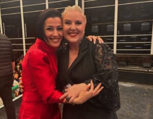 Karima Charni Instagram - ✨ Il était une fin ✨

Merci à tous pour votre fidélité à la Star Academy!
Merci pour vos messages, vos sourires sur les primes ou encore les pancartes à nos retours au château 💐💕

Merci à chacune des personnes qui travaillent sur cette émission, aux incroyables humains qui forment le corps professoral, des cadreurs aux rédacteurs, du digital à la communication, les monteurs, les scripts, les producteurs, les assistants real, les réalisateurs, les éclairagistes, mon équipe HMC, les danseurs, aux coord les fées…nous sommes si nombreux mais un grand merci à chacun d entre vous, vous faites cette émission ✨🫶🏽

À ceux qui ont vécu leurs rêves sous nos yeux: vous 15 @marinedmusique @ebonyqueensheba @francklenar @cha_doree26 @ulyssesaragasmusic @margueritecommelafleur_ @maureenvltt @maia_wojcik @sweetjuliemusic @masseobnt @emmaaamusic__ @noah_bsnr @db.toto @whozpaulmiles @maylis_rd : vous avoir vu grandir pendant 3 mois et demi, vous épanouir et vous envoler fut un privilège. Merci pour votre confiance, pour les rires et aussi aux moments plus difficiles qui ont forgé notre complicité. Et aussi d’avoir rendu hommage à mon ami Gregory…❤️❤️❤️

La star academy n est pas une finalité mais une étape dans votre vie et vous avez tous, tous marqué l histoire de ce château. Maintenant à votre tour d écrire la suite et de nous offrir à nous le public ce pour quoi nous vous avons tant soutenu : du spectacle et de la musique, votre musique! 

Merci à toutes les équipes d @endemolfr @tf1 et @dmls_tv pour leur confiance ✨Quel plaisir de travailler à vos côtés. 

Merci @nikosaliagas pour…tu sais 💙

À ma sœur et agent qui a vécu cette saison intense à mes côtés @hediacharni merci 🫶🏽

Avec toute mon affection,

Karima