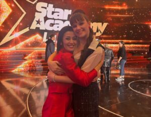 Karima Charni Instagram - ✨ Il était une fin ✨

Merci à tous pour votre fidélité à la Star Academy!
Merci pour vos messages, vos sourires sur les primes ou encore les pancartes à nos retours au château 💐💕

Merci à chacune des personnes qui travaillent sur cette émission, aux incroyables humains qui forment le corps professoral, des cadreurs aux rédacteurs, du digital à la communication, les monteurs, les scripts, les producteurs, les assistants real, les réalisateurs, les éclairagistes, mon équipe HMC, les danseurs, aux coord les fées…nous sommes si nombreux mais un grand merci à chacun d entre vous, vous faites cette émission ✨🫶🏽

À ceux qui ont vécu leurs rêves sous nos yeux: vous 15 @marinedmusique @ebonyqueensheba @francklenar @cha_doree26 @ulyssesaragasmusic @margueritecommelafleur_ @maureenvltt @maia_wojcik @sweetjuliemusic @masseobnt @emmaaamusic__ @noah_bsnr @db.toto @whozpaulmiles @maylis_rd : vous avoir vu grandir pendant 3 mois et demi, vous épanouir et vous envoler fut un privilège. Merci pour votre confiance, pour les rires et aussi aux moments plus difficiles qui ont forgé notre complicité. Et aussi d’avoir rendu hommage à mon ami Gregory…❤️❤️❤️

La star academy n est pas une finalité mais une étape dans votre vie et vous avez tous, tous marqué l histoire de ce château. Maintenant à votre tour d écrire la suite et de nous offrir à nous le public ce pour quoi nous vous avons tant soutenu : du spectacle et de la musique, votre musique! 

Merci à toutes les équipes d @endemolfr @tf1 et @dmls_tv pour leur confiance ✨Quel plaisir de travailler à vos côtés. 

Merci @nikosaliagas pour…tu sais 💙

À ma sœur et agent qui a vécu cette saison intense à mes côtés @hediacharni merci 🫶🏽

Avec toute mon affection,

Karima