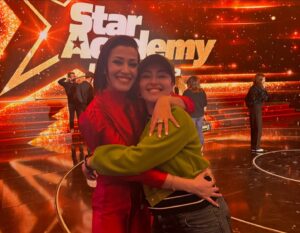 Karima Charni Instagram - ✨ Il était une fin ✨

Merci à tous pour votre fidélité à la Star Academy!
Merci pour vos messages, vos sourires sur les primes ou encore les pancartes à nos retours au château 💐💕

Merci à chacune des personnes qui travaillent sur cette émission, aux incroyables humains qui forment le corps professoral, des cadreurs aux rédacteurs, du digital à la communication, les monteurs, les scripts, les producteurs, les assistants real, les réalisateurs, les éclairagistes, mon équipe HMC, les danseurs, aux coord les fées…nous sommes si nombreux mais un grand merci à chacun d entre vous, vous faites cette émission ✨🫶🏽

À ceux qui ont vécu leurs rêves sous nos yeux: vous 15 @marinedmusique @ebonyqueensheba @francklenar @cha_doree26 @ulyssesaragasmusic @margueritecommelafleur_ @maureenvltt @maia_wojcik @sweetjuliemusic @masseobnt @emmaaamusic__ @noah_bsnr @db.toto @whozpaulmiles @maylis_rd : vous avoir vu grandir pendant 3 mois et demi, vous épanouir et vous envoler fut un privilège. Merci pour votre confiance, pour les rires et aussi aux moments plus difficiles qui ont forgé notre complicité. Et aussi d’avoir rendu hommage à mon ami Gregory…❤️❤️❤️

La star academy n est pas une finalité mais une étape dans votre vie et vous avez tous, tous marqué l histoire de ce château. Maintenant à votre tour d écrire la suite et de nous offrir à nous le public ce pour quoi nous vous avons tant soutenu : du spectacle et de la musique, votre musique! 

Merci à toutes les équipes d @endemolfr @tf1 et @dmls_tv pour leur confiance ✨Quel plaisir de travailler à vos côtés. 

Merci @nikosaliagas pour…tu sais 💙

À ma sœur et agent qui a vécu cette saison intense à mes côtés @hediacharni merci 🫶🏽

Avec toute mon affection,

Karima