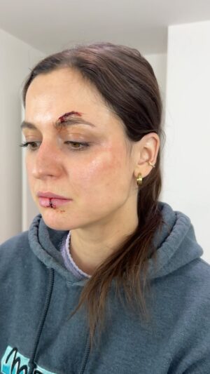 Karine St-Michel Instagram - Je vais lui dire qu’un gars m’a catcall dans la rue. ✨ hihi
P.s. ma sœur est maquilleuse professionnelle à la télé et au cinéma. #prank #fxmakeup