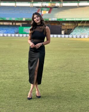Karishma Kotak Instagram - Grass on heels and elegant cricket in the offing… 
@_legends90 only on Sony ten and Sony ten 3!!! 🏏🏏🏏🏏🏏🏏