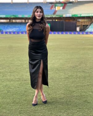 Karishma Kotak Instagram - Grass on heels and elegant cricket in the offing… 
@_legends90 only on Sony ten and Sony ten 3!!! 🏏🏏🏏🏏🏏🏏