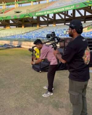 Karishma Kotak Instagram - Back where I belong - this time hosting the last leg of the @_legends90 here in Raipur!!! 🏏🏏 @hcmediamgmt 
Catch all the live action only on @sonysportsnetwork 
Sony sports Ten and Sony sports Ten 3