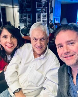 Karla Rubilar Instagram - Al estadista. Al demócrata de primera hora. Al hombre de diálogo y de acuerdos. Al gestor con sentido de urgencia y propósito. Al que valoraba la diversidad. Al papá, esposo y abuelo. Al hombre bueno que era un mentor y como un padre para mí. ¡Lo echamos infinitamente de menos! Un beso y abrazo al cielo Presidente 🥹❤️ #SebastianPiñera
