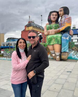 Karla Rubilar Instagram - #LaRutaDePinoyKarla
Dia 3
En nuestro recorrido llegamos con @karlaenaccion a #PuertoMontt, donde no podía faltar la clásica foto junto al Monumento a los Enamorados, ese ícono frente al mar que captura la esencia romántica de la ciudad.

Luego nos aventuramos hacia los impresionantes Saltos de Petrohué @saltosdelpetrohue a poco más de una hora de la ciudad. 
Aunque notamos que el caudal ha disminuido en comparación con años anteriores, el paisaje sigue siendo espectacular, rodeado de un entorno verde y naturaleza que te deja sin palabras. 🌿🌊

Cada lugar nos muestra un pedacito único del sur de Chile, ¡y aún queda mucho por descubrir!

#LaRutaDePino #DosEnPuertoMontt #SaltosDePetrohue