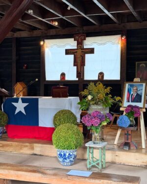 Karla Rubilar Instagram - #LaRutaDePinoYkarla #LagoRanco
Día 5
¡Hoy elegimos recordar al Pdte Piñera con alegría! Agradecemos con el alma a la familia Piñera Morel por permitirnos ser parte de la íntima misa en bahía Coique en memoria del Pdte Piñera a un año de su fallecimiento. Llena de detalles, nos llenó el corazón. A su vez fuimos testigos de la primera piedra de la Capilla Nuestra Señora de Fátima que será un lugar de encuentro para la comunidad de Futrono. Todo tan simbólico que se volvió inolvidable como él.
#LaRutadePino