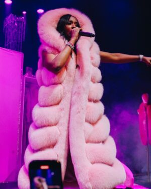 Kash Doll Instagram - Philly SOLD OUT! I Luhhhhh yalll ❤️ #thelastdolltour with the last doll 🥰

Fur @thefurandleathercentre x @fgmbespoke