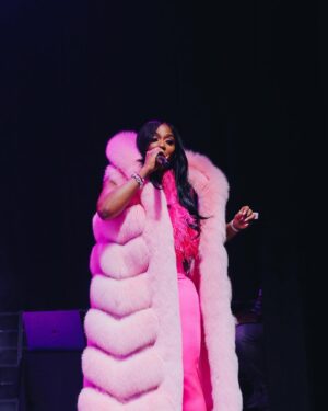 Kash Doll Instagram - Philly SOLD OUT! I Luhhhhh yalll ❤️ #thelastdolltour with the last doll 🥰

Fur @thefurandleathercentre x @fgmbespoke