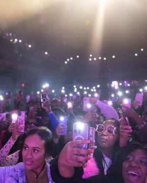 Kash Doll Instagram - Philly SOLD OUT! I Luhhhhh yalll ❤️ #thelastdolltour with the last doll 🥰

Fur @thefurandleathercentre x @fgmbespoke
