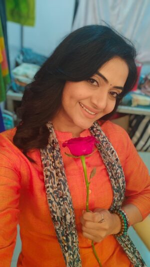 Kashmira Kulkarni Instagram - Nakharewali ....... 😇😍🥰😜

#kavya #kashmira #kashmirakulkarni #nakharewali #nakharewali💁 #viral #trensingreels #trending