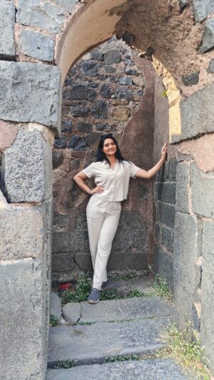 Kashmira Kulkarni Instagram - Offline is the new luxury – I love being out of coverage area... It's a real peace 😇🥰🫰

#kashmirakulkarniofficial #kashmirakulkarni #kashhmiragkulkarrni #kashmiraofficial #vaamamarathimovie #Vaama #ujjain #travelgram #travelphotography #traveldiaries #freedome #peace #happyness #holiday