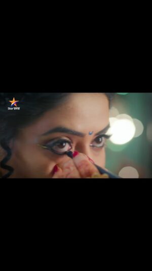 Kashmira Kulkarni Instagram - Kashi distiye Ramya? 

#kashmirakulkarniofficial #kashmirakulkarni #kashhmiragkulkarrni #kashmira #reelsinstagram #kashmiraofficial #reels #photography #starpravah #saree #lagnananterhoyilachprem #ramya