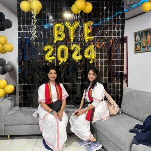 Kashmira Kulkarni Instagram - "Cheers to the memories of 2024 and the adventures waiting in 2025! Here's to friendship, laughter, and new beginnings. 🥂✨ #Goodbye2024 #Hello2025"
