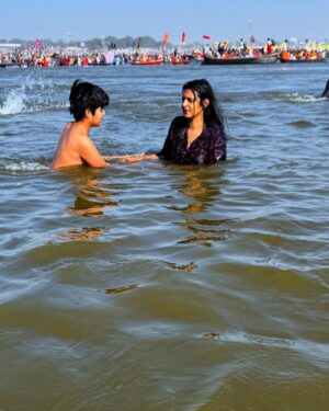 Kasthuri Shankar Instagram - Har Har Mahadev !  Jai Gange !  It is truly a life defining experience.  Blessed. 

#maghpurnima #mahakumbhmela2025