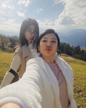 Kate Pang Instagram - 我生命中被无数双子座♊️包围，他们的共同点就是可以带给我无比的轻松和欢笑，超爱你这个善良的疯婆子！😘😘😘

#因为团购玉子烧锅打开话题的我们 #双子座的请举手 #双子座总是令人又爱又头痛 @viviyeh_
