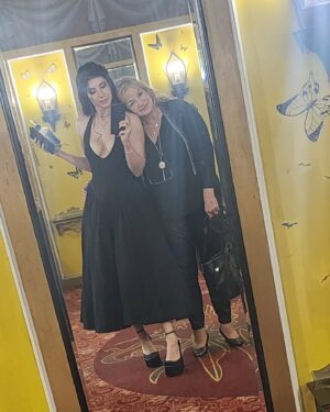 KateLynn E. Newberry Instagram - About last night
Premiere for Juror # 2 directed by Clint Eastwood. Thank you @afifest
