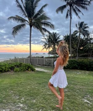 Katrina Bowden Instagram - Things I never posted from 5 weeks spent barefoot on Oahu🌺