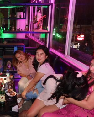 Katrina Dovey Instagram - Never posted these photos but lord knows I should have because what a night this was!!!! 

Happy 30th to my ate @lyramphetamint 💗

Love you all so much. 

Also extra missing @mv.turnbull & @lifeunchartedwithshiela 🥹 i wish i could teleport to you