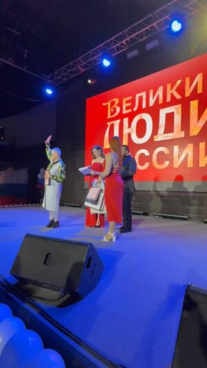 Katya Lel Instagram - Благодарю за Премию!💫✊🏆 Доброты и теплоты всем!💜
#катялель #премия #великиелюдироссии #светавдуше
