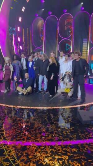Katya Lel Instagram - Вот так круто и весело нам было на съёмках канала Россия 1
« Поймай меня , если сможешь»😃. Рада была увидеться с любимыми коллегами и друзьями🥰. 
Наша жизнь состоит из общения и эмоций, так пусть это всегда нас радует и вдохновляет, что мы есть друг у друга! Благодарю!💃💫👏🏻 Чудесного вечера!😘
#катялель #съёмки #светавдуше🌞