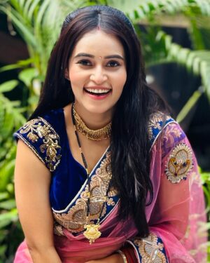 Kaushiki Rathore Instagram - I’m very fortunate that I can live many lives in one life.
Acting is not a profession or a job for me, it is my self-growth Because of this I am becoming a good person. I am able to understand people. I am able to understand their pain, life and the feelings of people. Whether it is a human or an animal,so acting is making me a good person 
And I think I am understanding life also.

STILLNESS. THAT’S ALL AND THAT’S
THE HARDEST THING.

#actorslife🎬