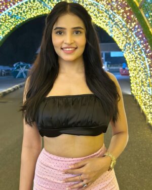 Kaushiki Rathore Instagram - ❤️
Outfit :@urbanic.official @urbanic_in
Watch : @michaelkors