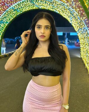 Kaushiki Rathore Instagram - ❤️
Outfit :@urbanic.official @urbanic_in
Watch : @michaelkors